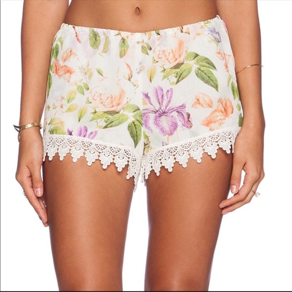 Mumu Bri Lacy Flower Press Shorts - Picture 1 of 6